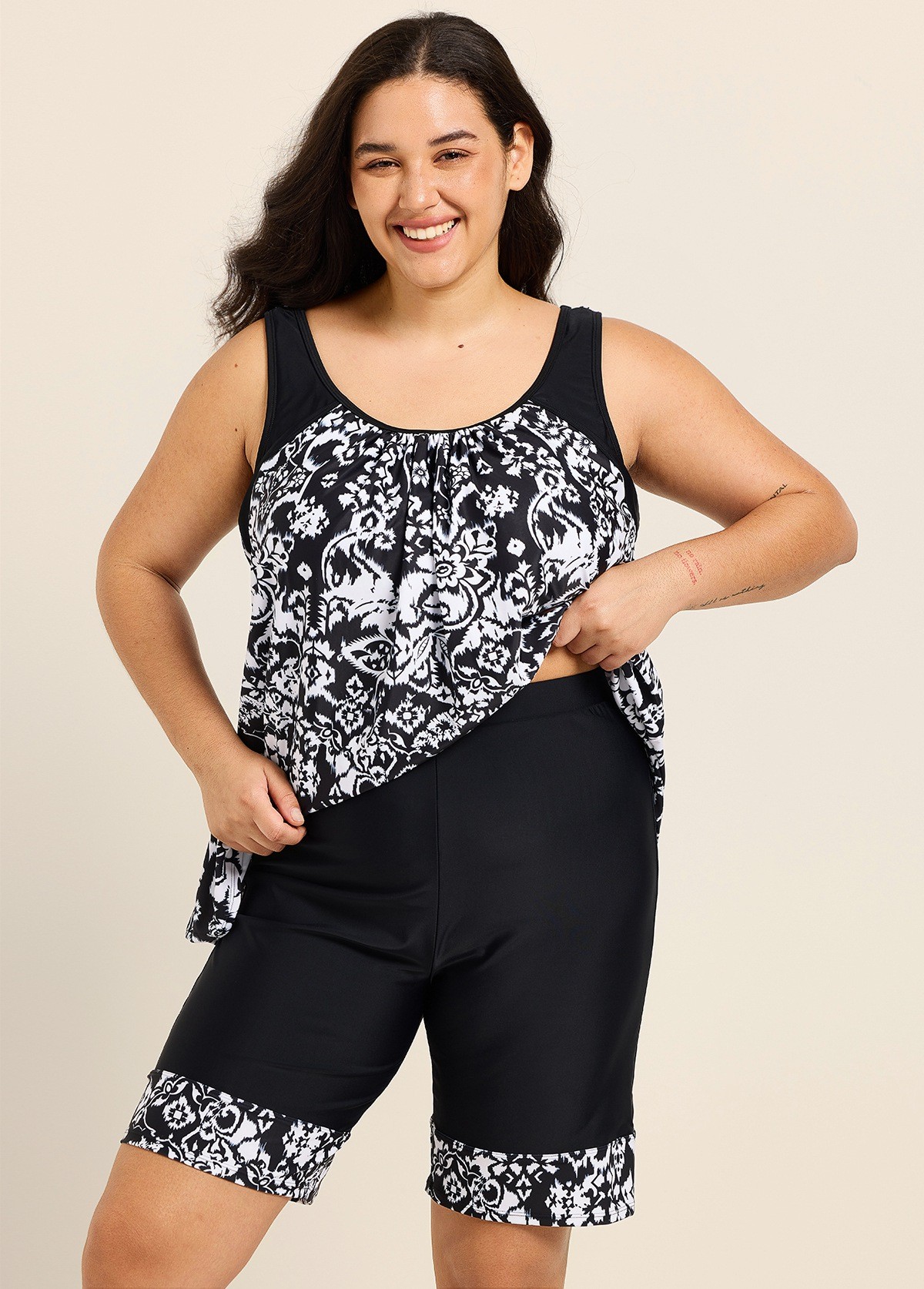 Black White Geometric Scoop Neck Flattering Padded Curvy Women's Swimsuit Tankini Set