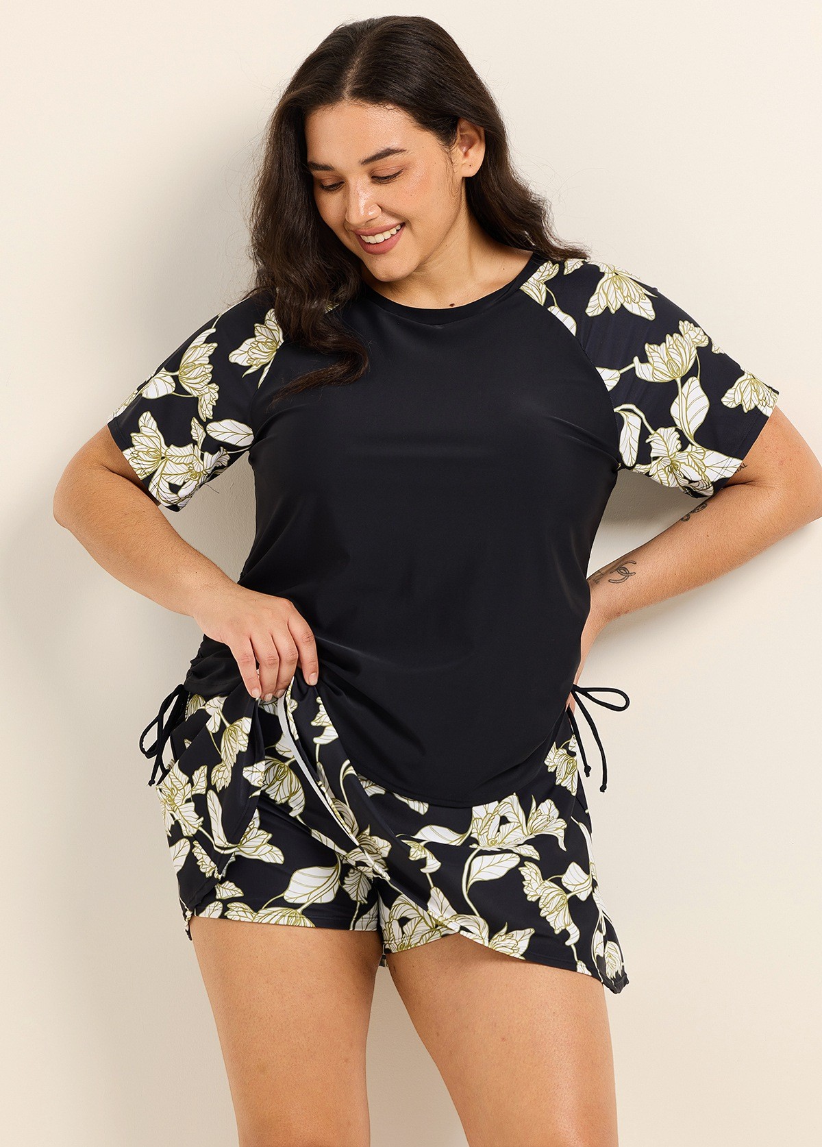 Curvy Black Leaf Upf50+ Short Sleeves Padded Side Drawstring Women's Swimsuit Tankini Top