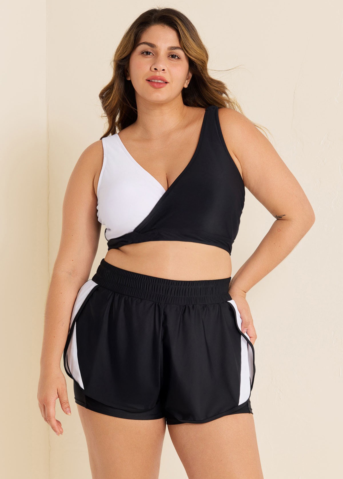 Black And White V Neck Patchwork Colorblocked Bikini Top